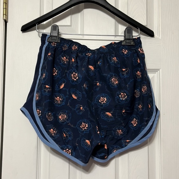 Floral Nike Shorts Size XS - Picture 3 of 3